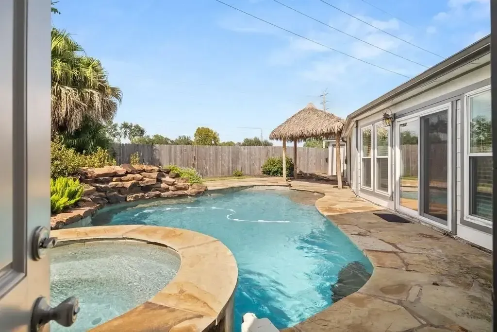 6957a6da035c3a535748a561